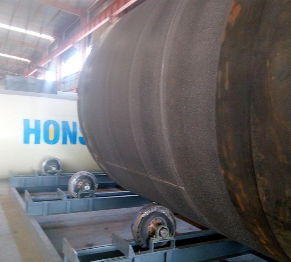 Steel pipe outer wall shot blasting machine